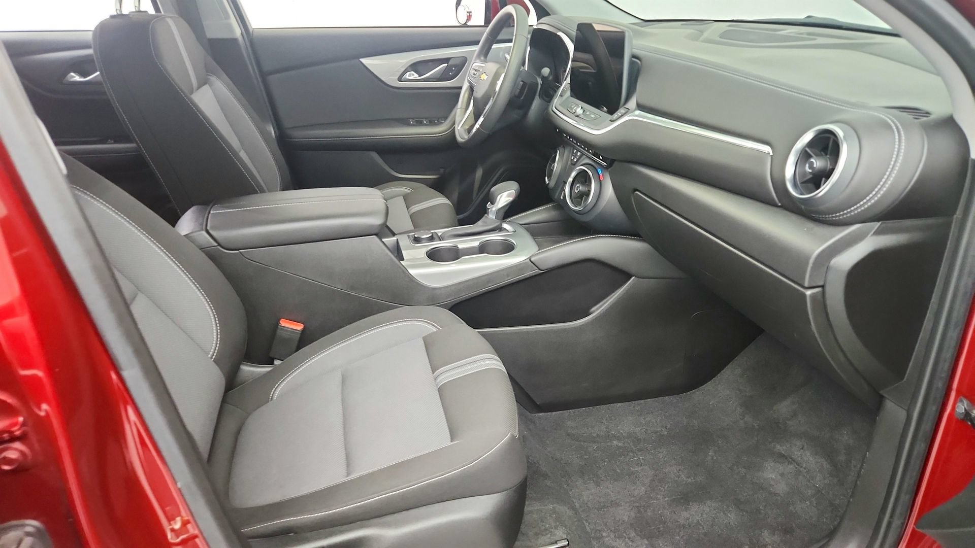 Used 2024 Chevrolet Blazer LT w/ LPO, Floor Liner Package FWD image 27