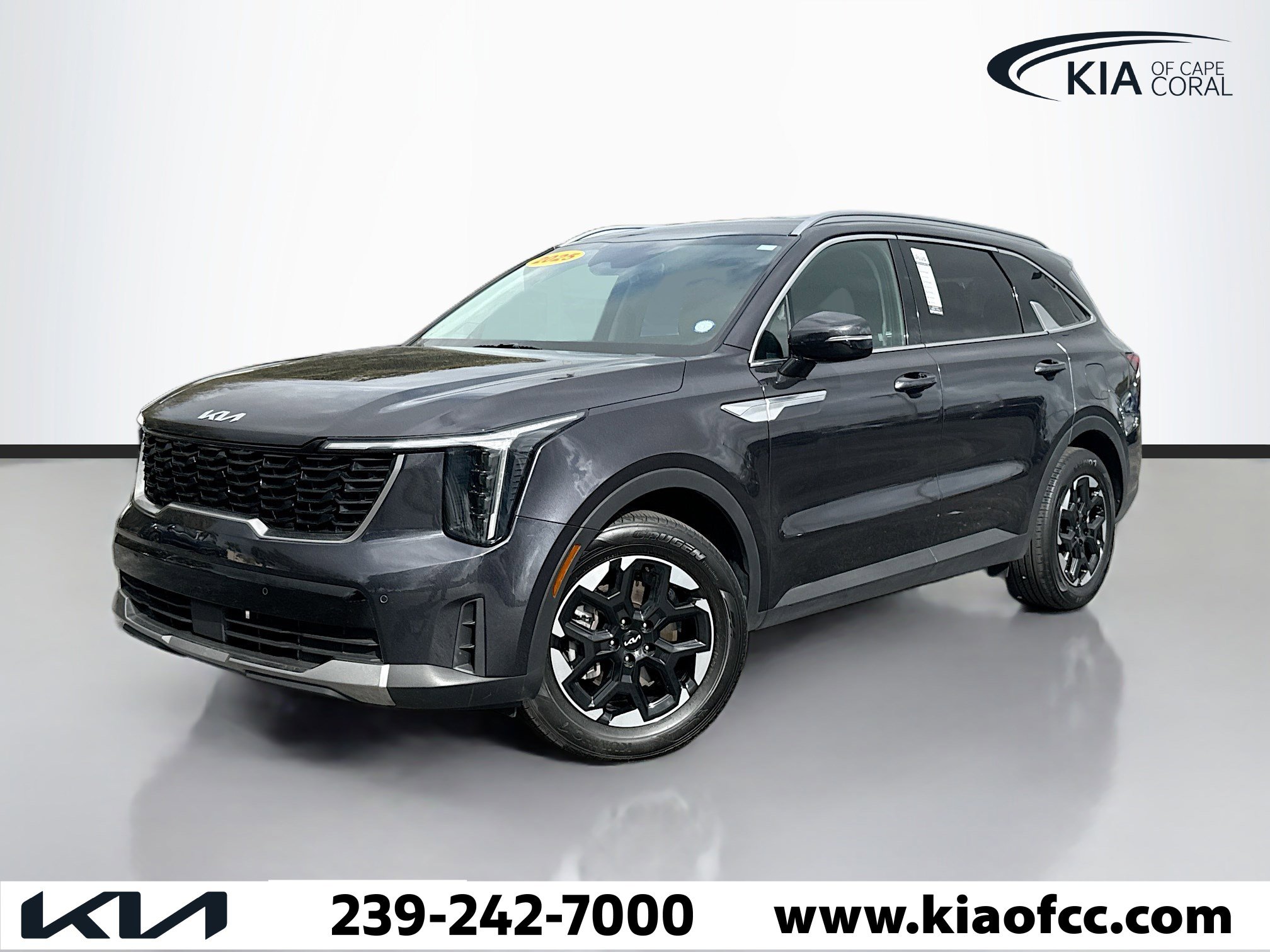 Certified 2025 Kia Sorento S image 1