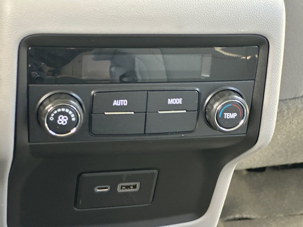 Used 2022 GMC Acadia SLE image 28