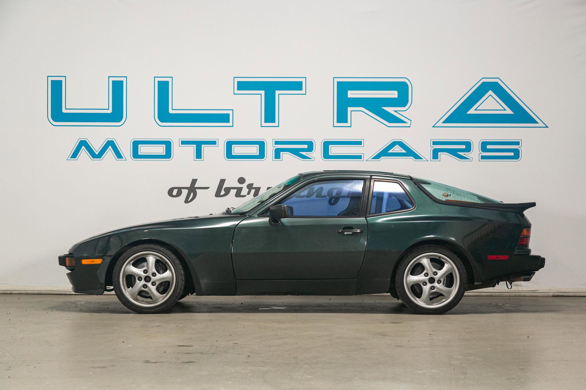 Used 1988 Porsche 944 Coupe RWD image 3