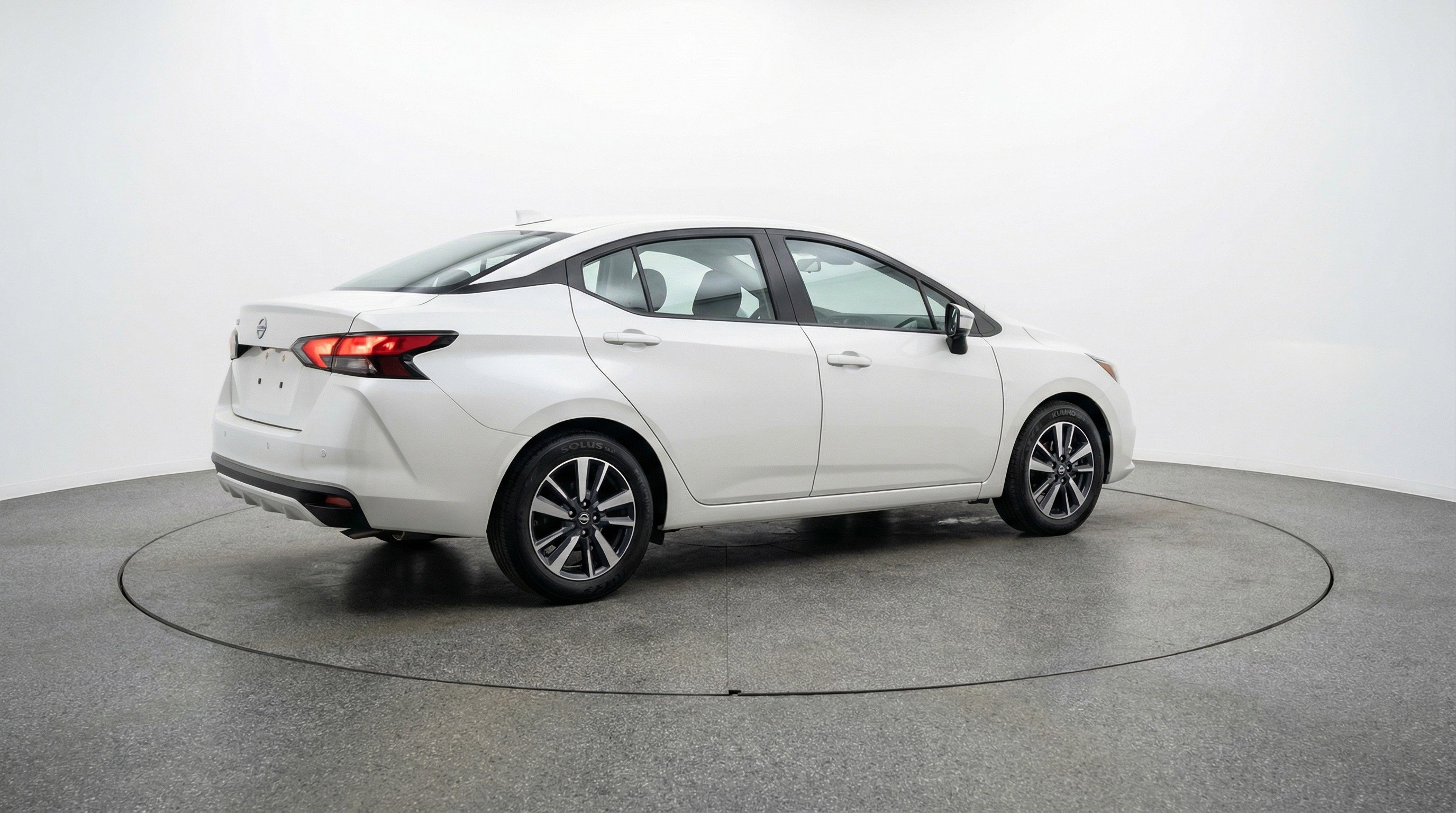 Used 2025 Nissan Versa SV image 9