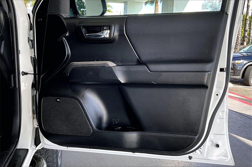 Used 2017 Toyota Tacoma TRD Sport image 29