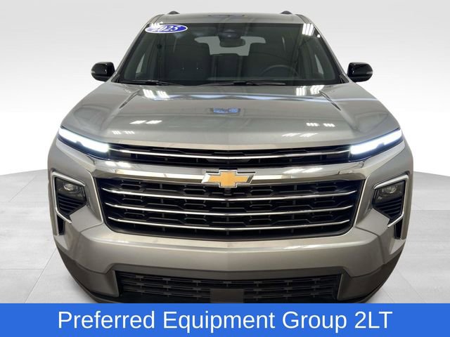 Used 2025 Chevrolet Traverse LT image 2