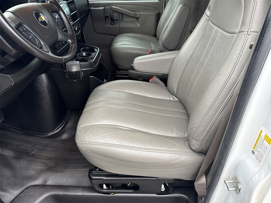 Used 2023 Chevrolet Express 3500 w/ Power Convenience Package image 10