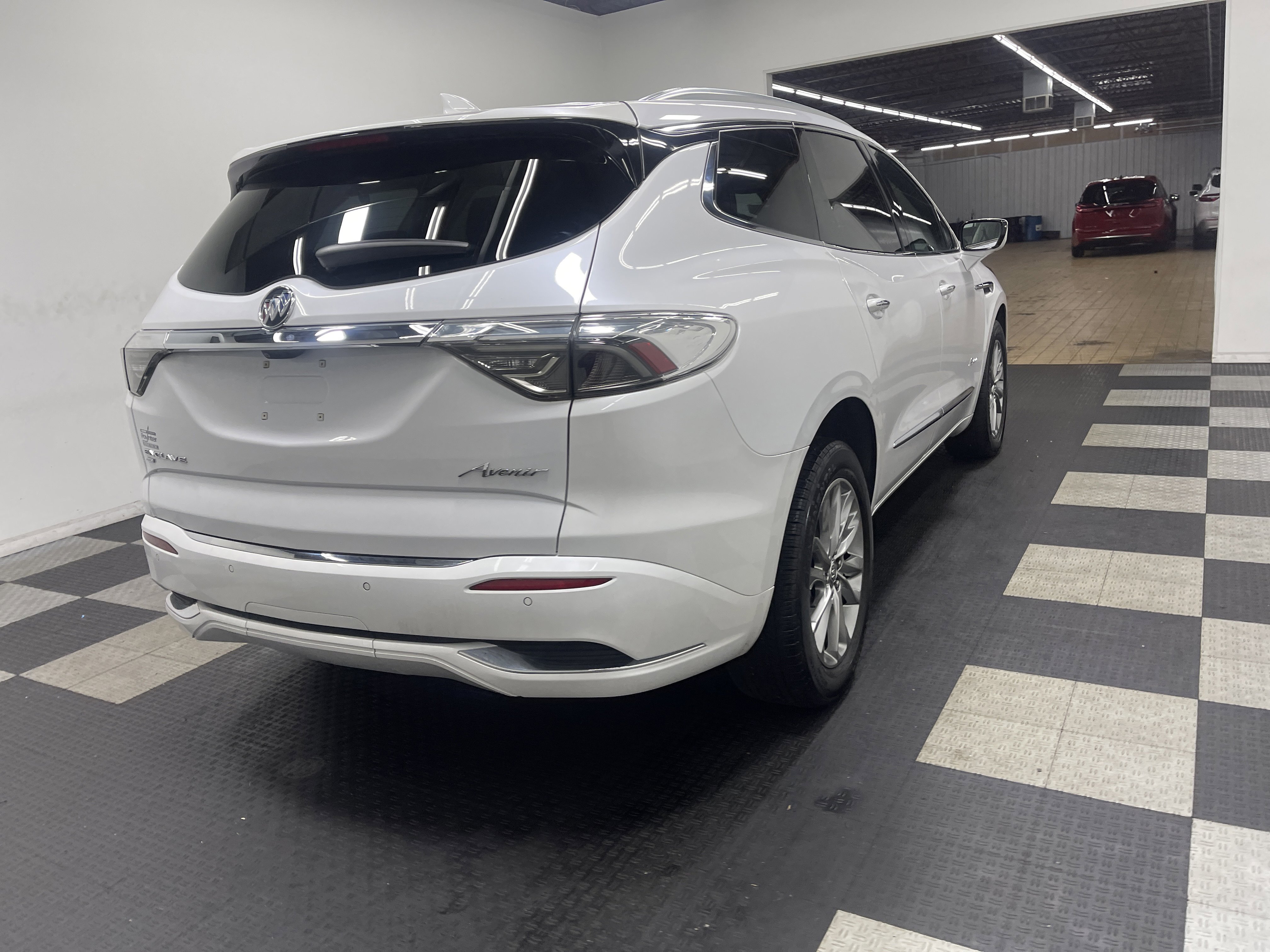 Used 2023 Buick Enclave Avenir w/ Avenir Technology Package AWD/4WD image 5