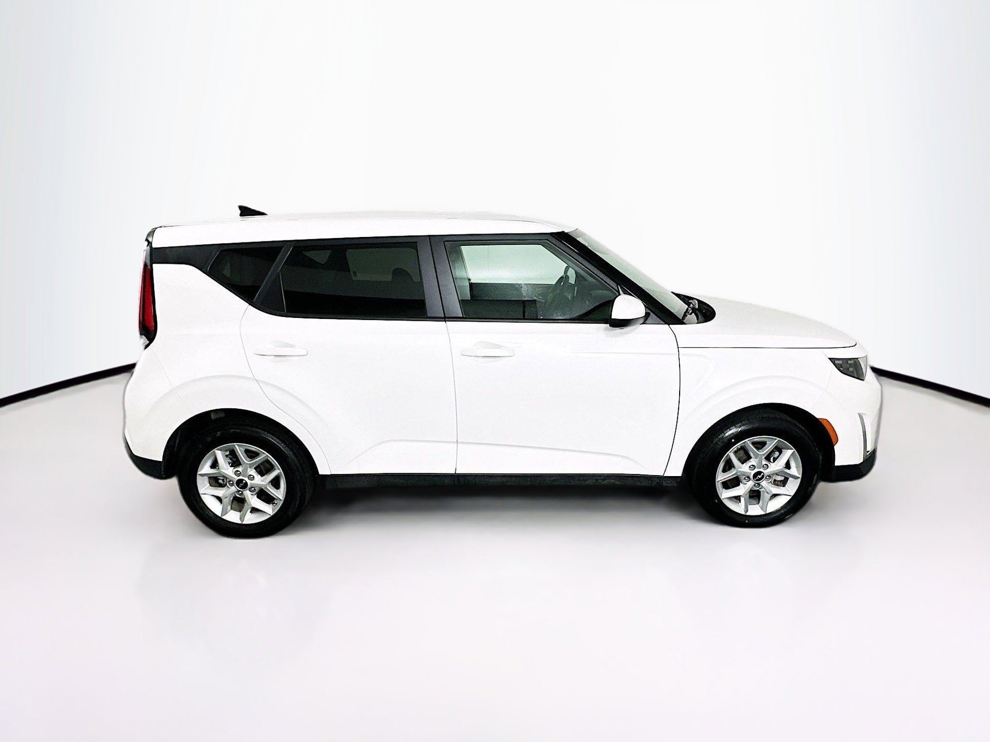 Used 2025 Kia Soul LX w/ LX Technology Package FWD image 10
