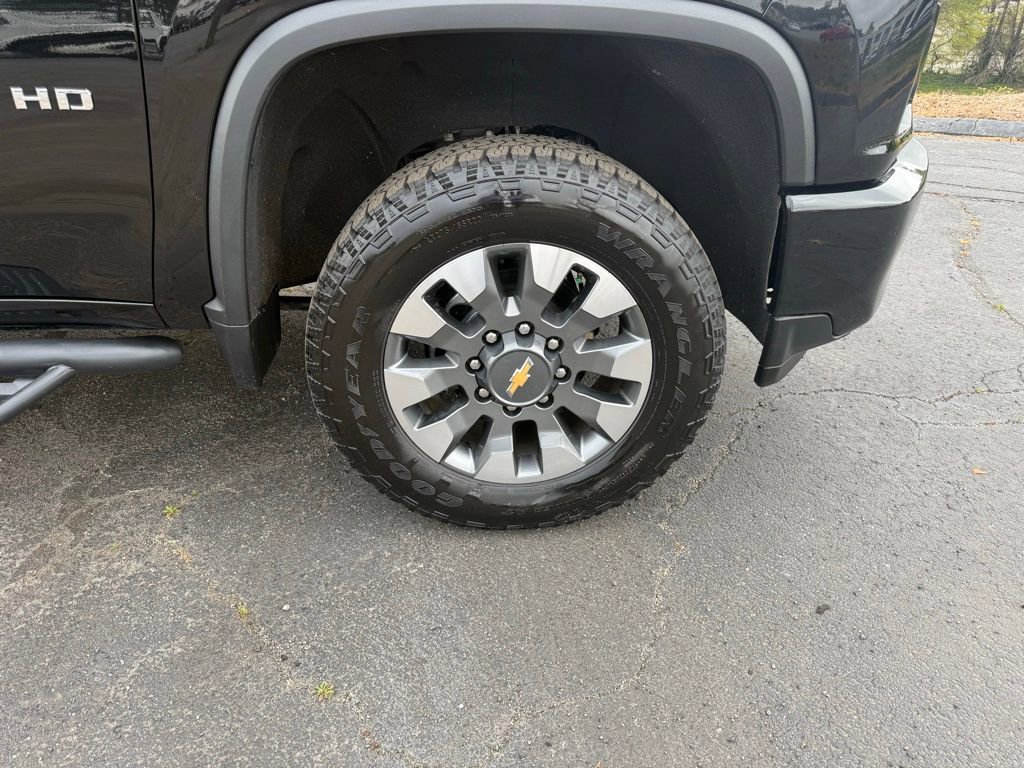 Used 2022 Chevrolet Silverado 2500 Custom w/ Custom Value Package image 9