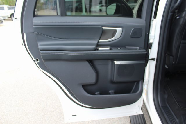 New 2025 Ford Expedition Platinum image 8