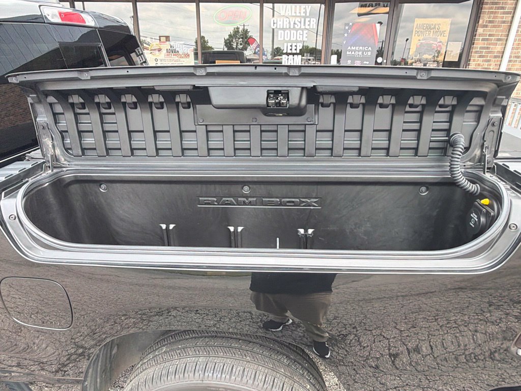 Used 2024 RAM 1500 Laramie AWD/4WD image 11