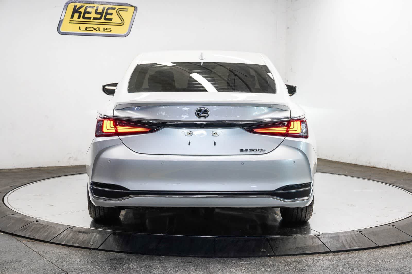 Used 2025 Lexus ES 300h w/ Premium Package FWD image 5