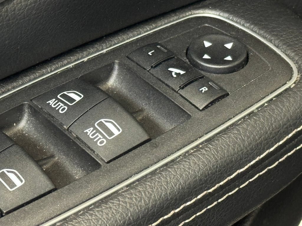 Used 2023 RAM 1500 Laramie AWD/4WD image 12