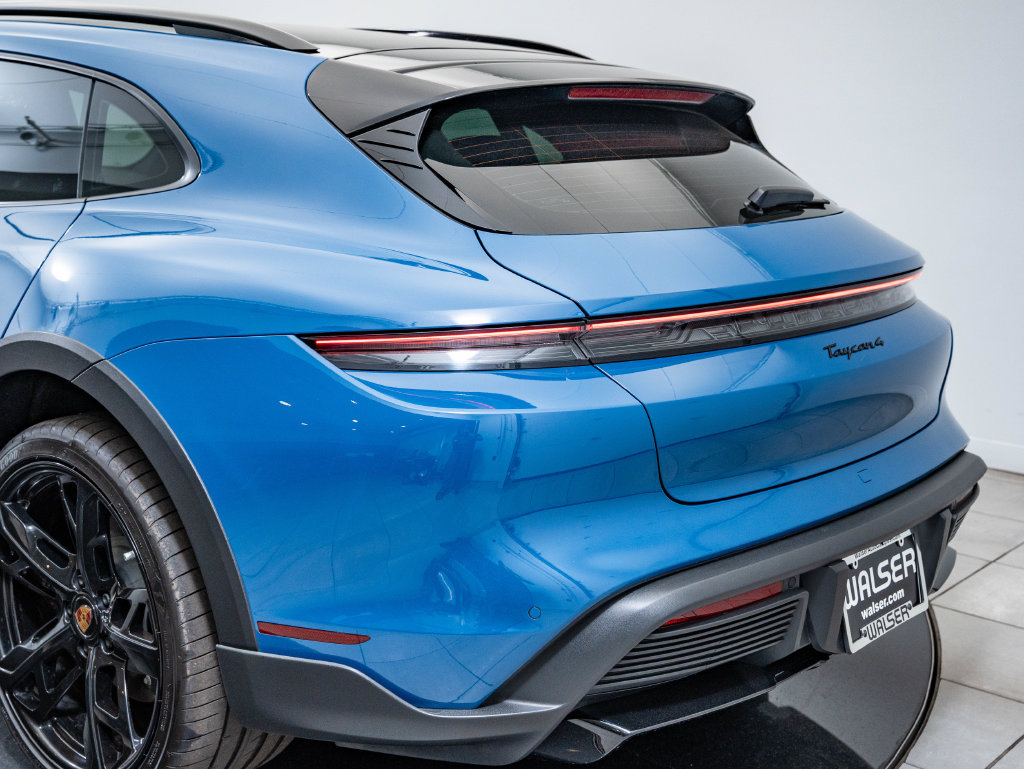 Certified 2022 Porsche Taycan 4 Cross Turismo AWD/4WD image 19