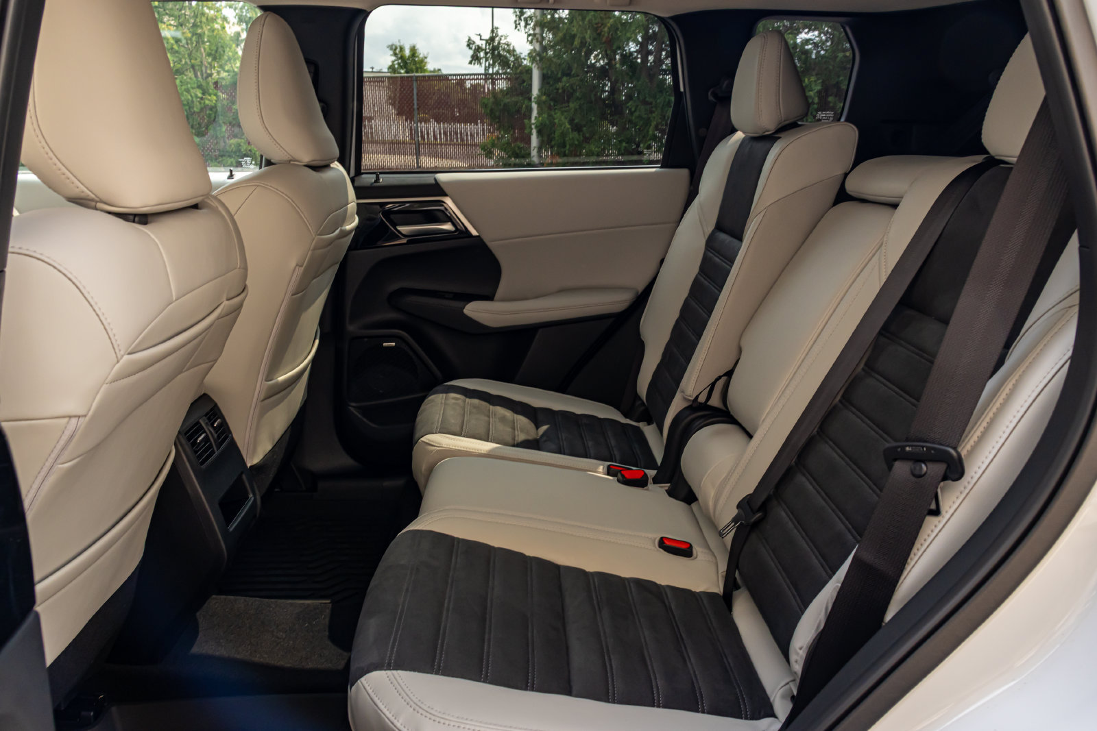 New 2026 Mitsubishi Outlander SE AWD/4WD image 16