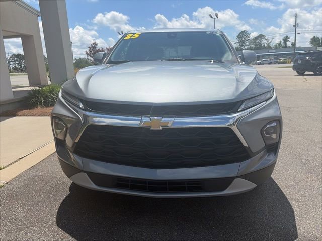 Used 2025 Chevrolet Blazer LT FWD image 3