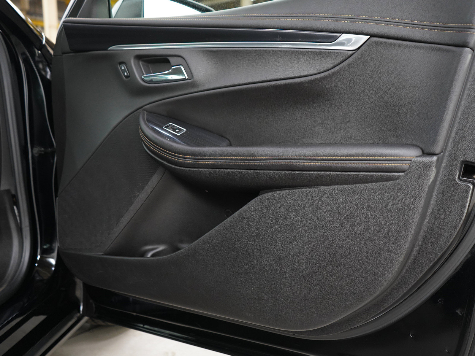 Used 2016 Chevrolet Impala LT w/ Convenience Package FWD image 9
