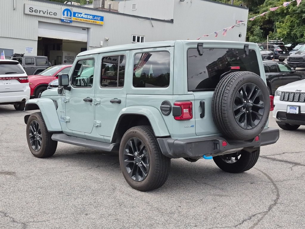 Used 2024 Jeep Wrangler Unlimited Sahara w/ Technology Group AWD/4WD image 9