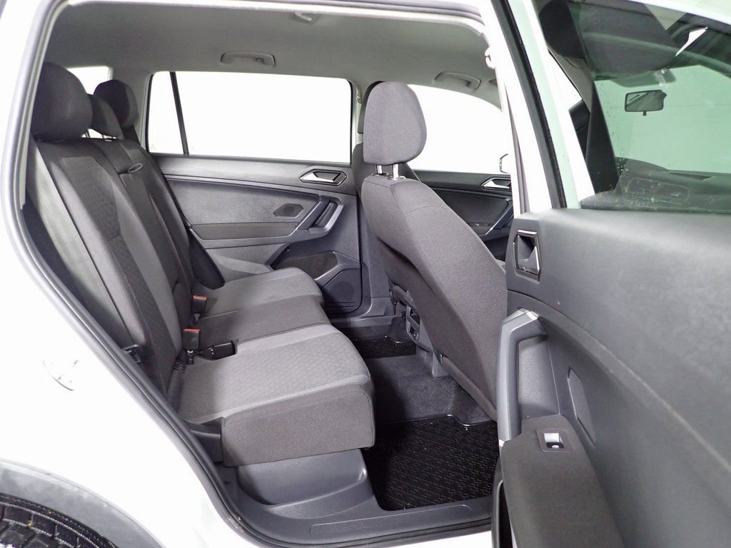 Used 2018 Volkswagen Tiguan S image 37