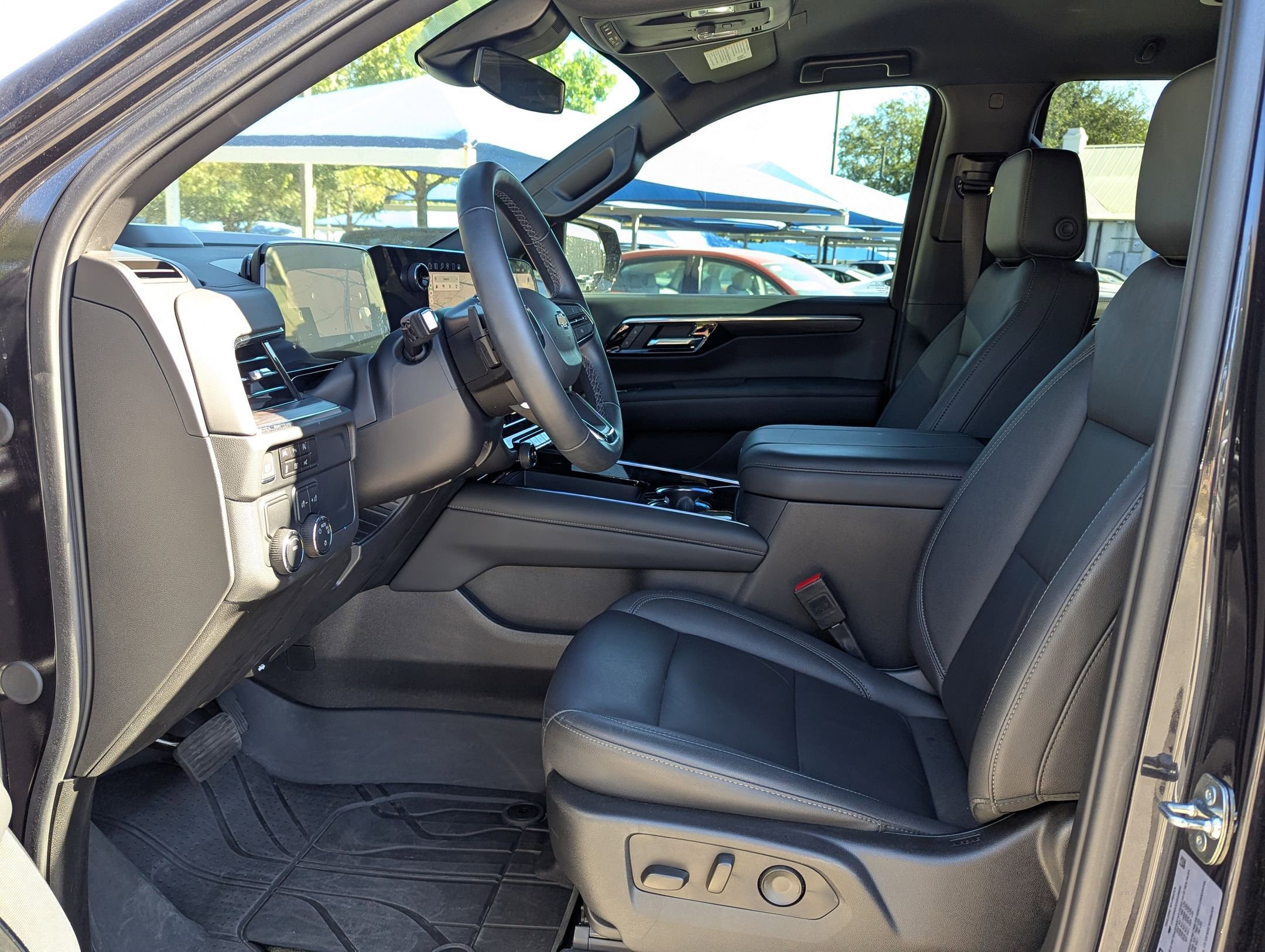 Used 2025 Chevrolet Tahoe LT image 10