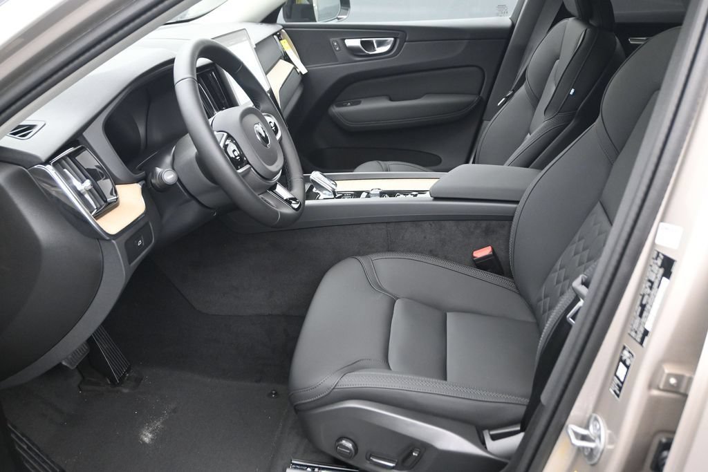 New 2026 Volvo XC60 B5 Plus AWD/4WD image 11