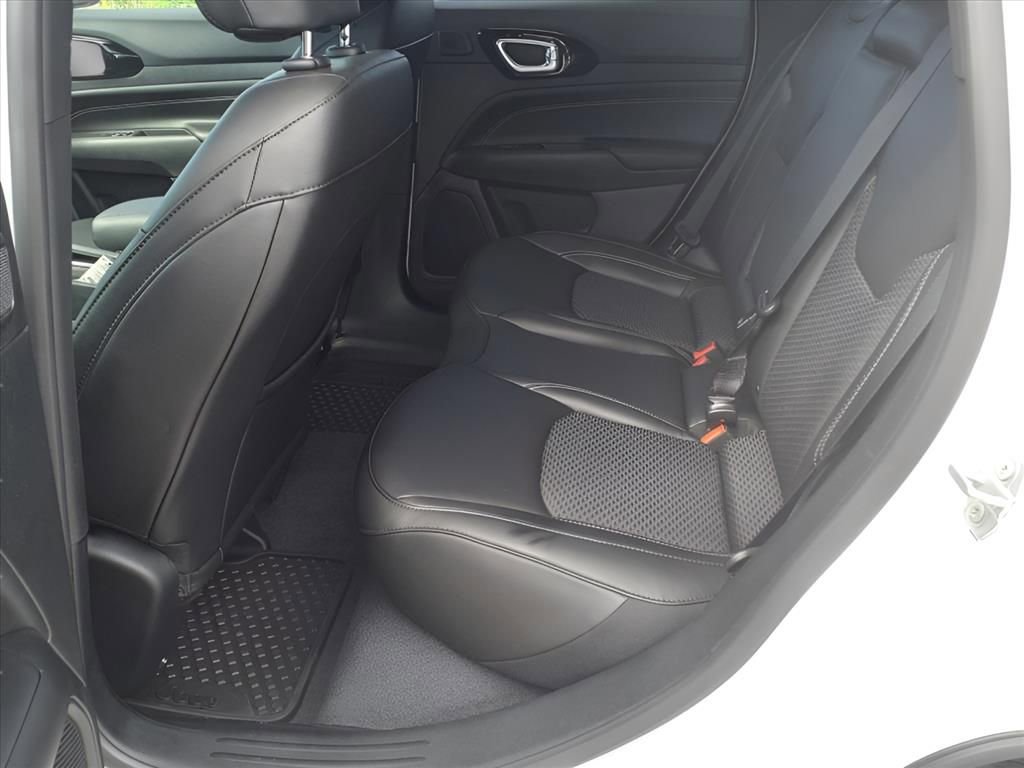 Used 2023 Jeep Compass Altitude w/ Sun and Sound Group image 9