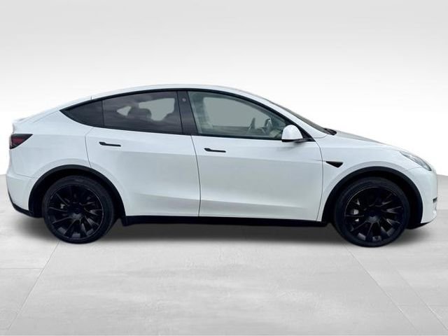 Used 2021 Tesla Model Y Long Range image 12