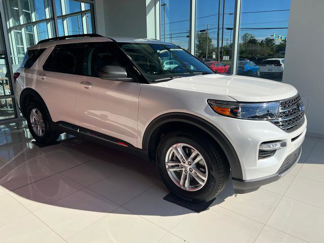Used 2022 Ford Explorer XLT w/ Equipment Group 202A image 4