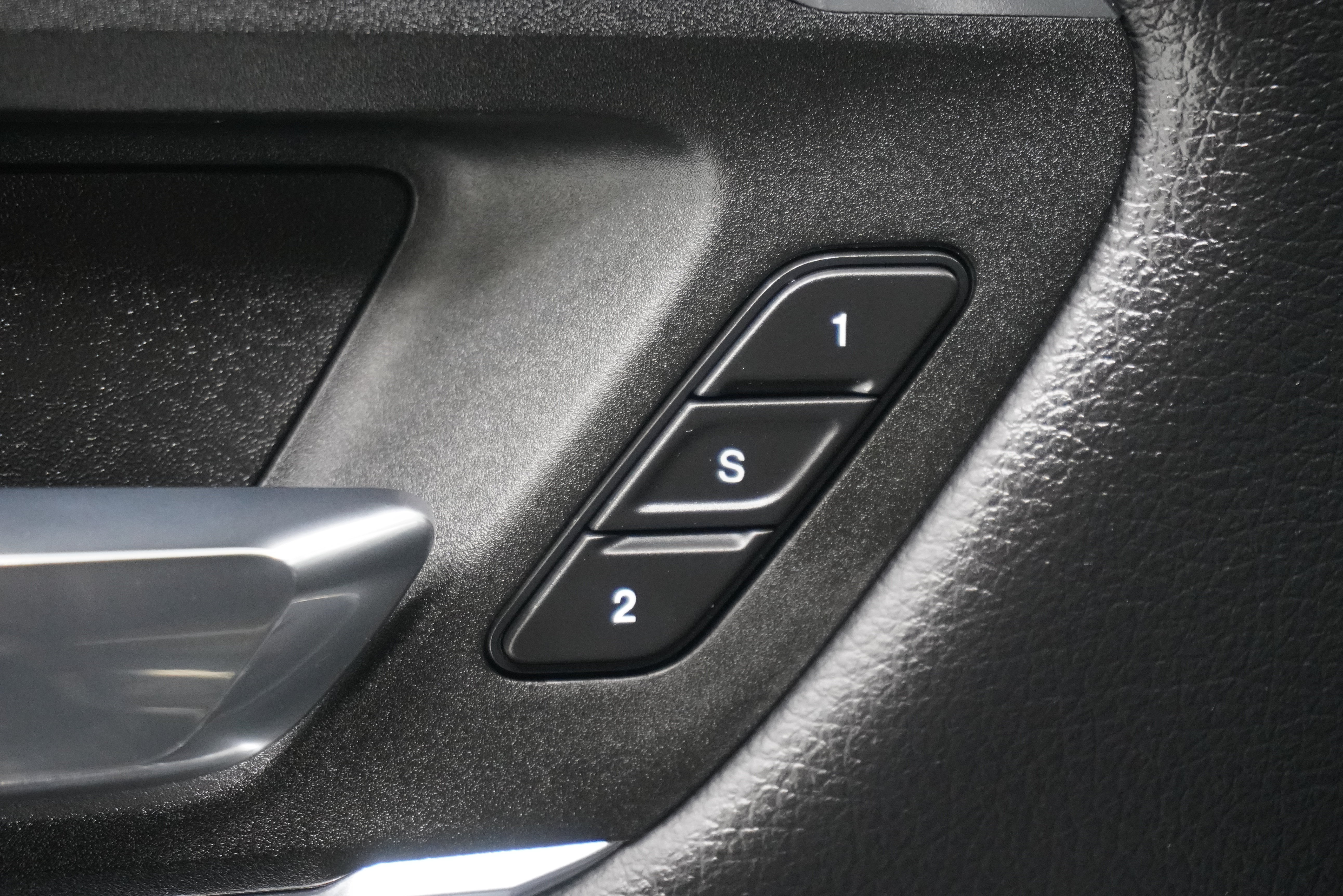Used 2024 RAM 1500 Laramie AWD/4WD image 18
