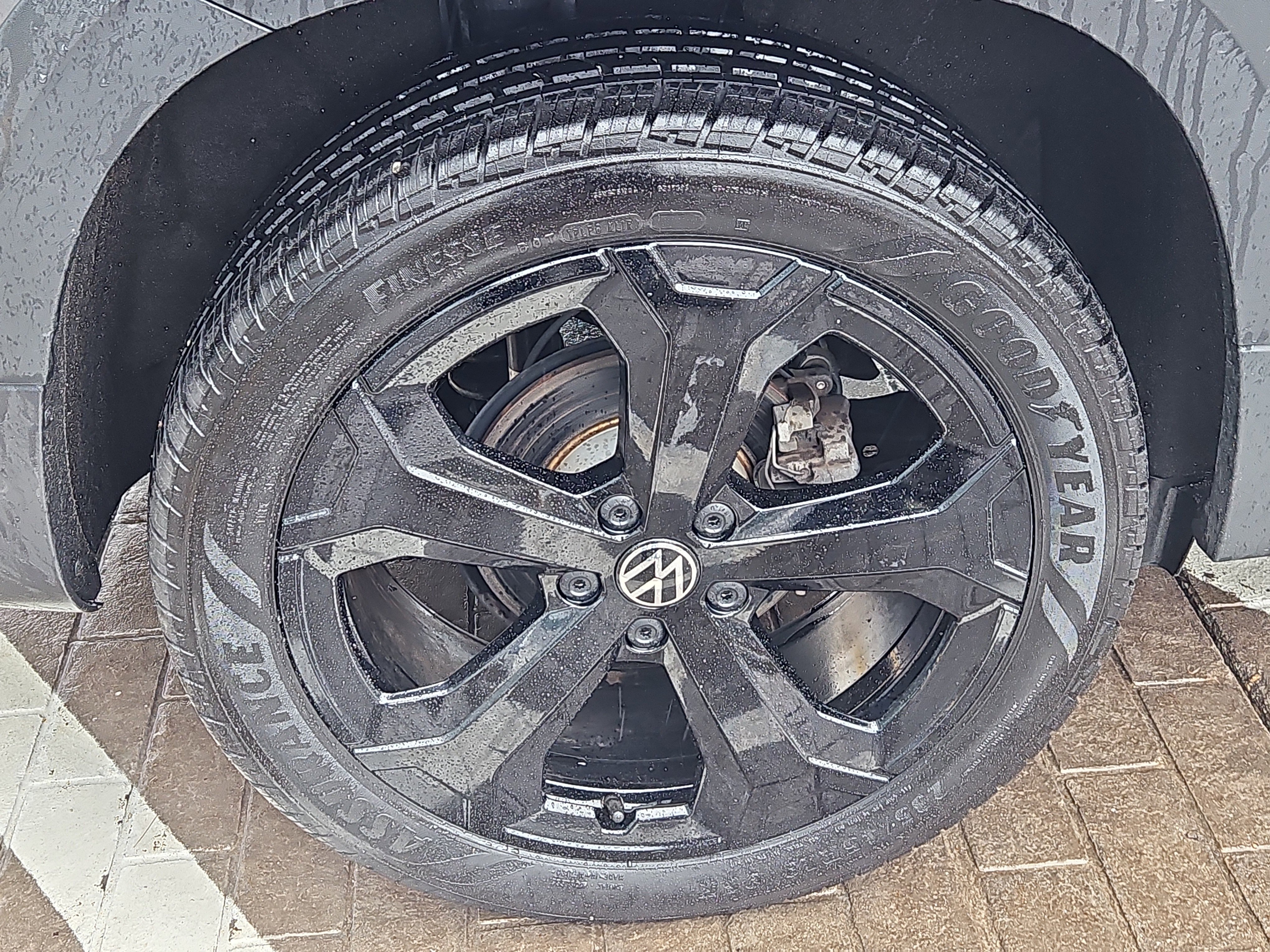 Used 2025 Volkswagen Taos SEL image 29