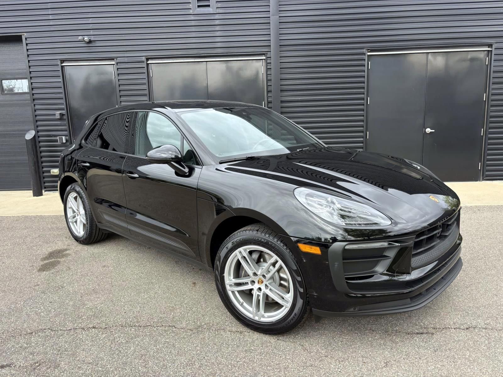 Certified 2023 Porsche Macan AWD/4WD image 12