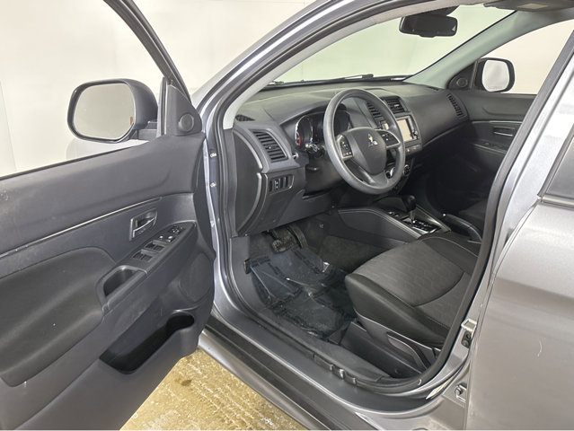 Used 2021 Mitsubishi Outlander Sport ES image 2