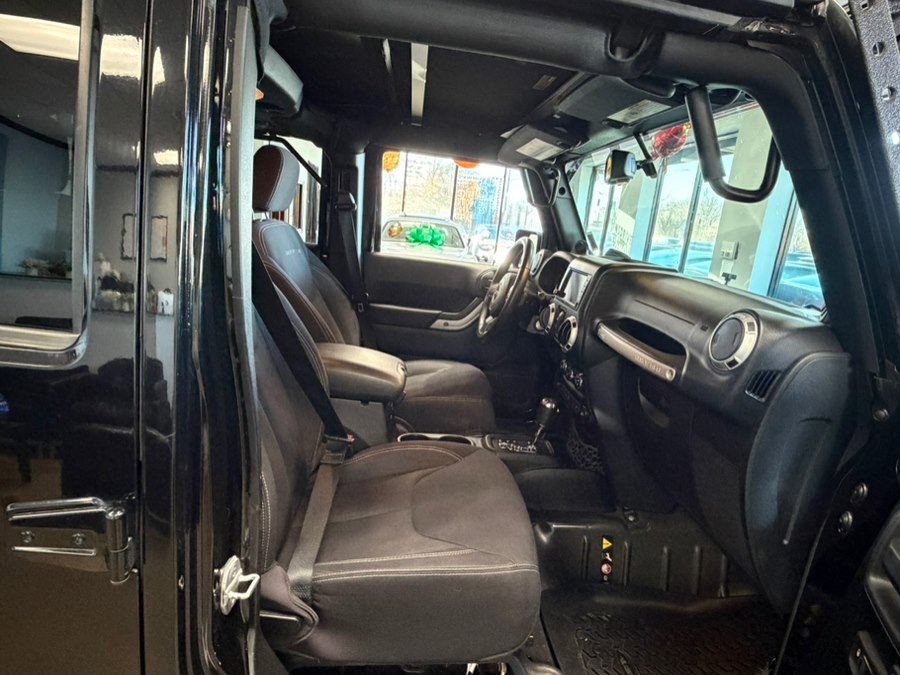 Used 2013 Jeep Wrangler Unlimited Rubicon w/ Connectivity Group image 26