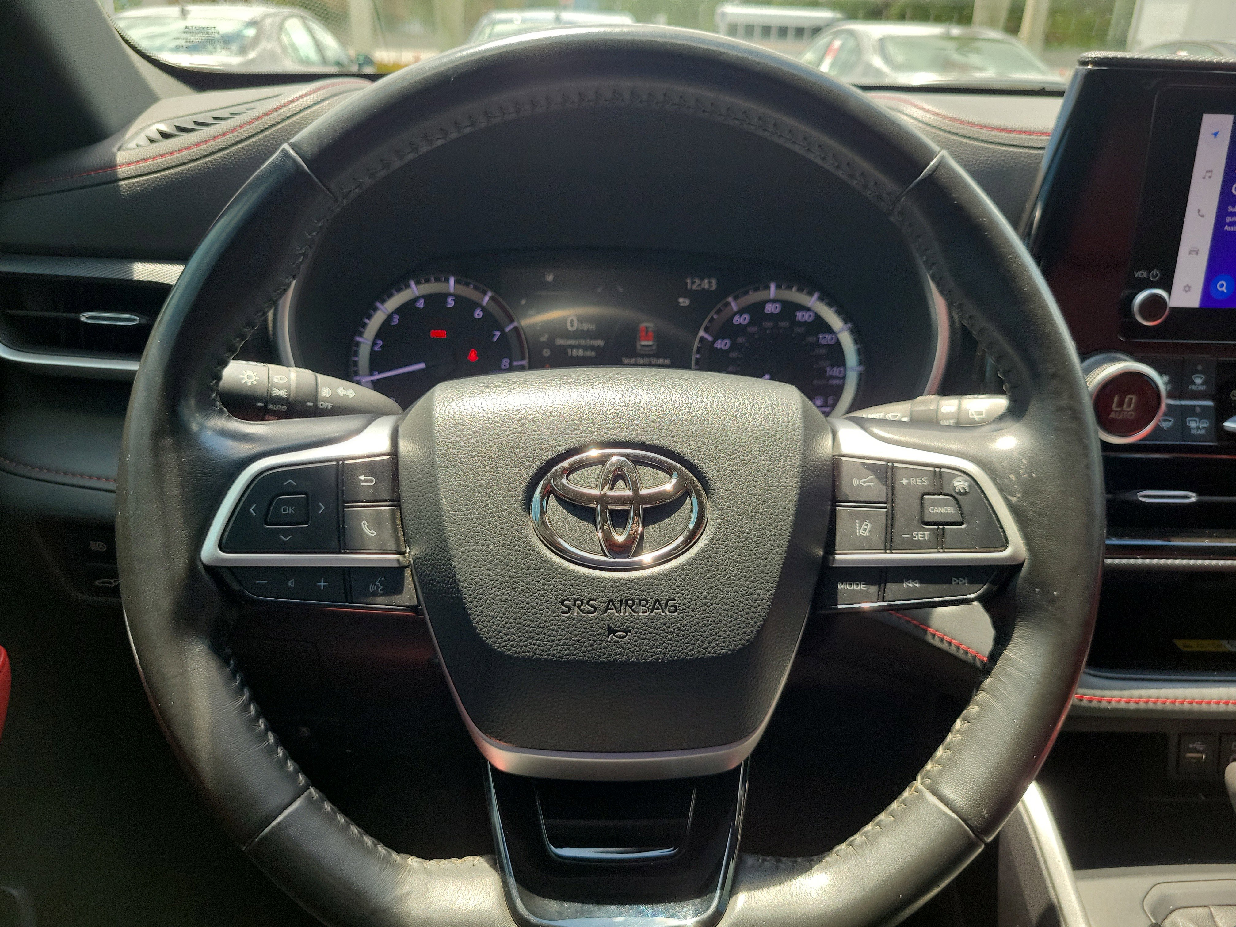 Used 2023 Toyota Highlander XSE FWD image 23