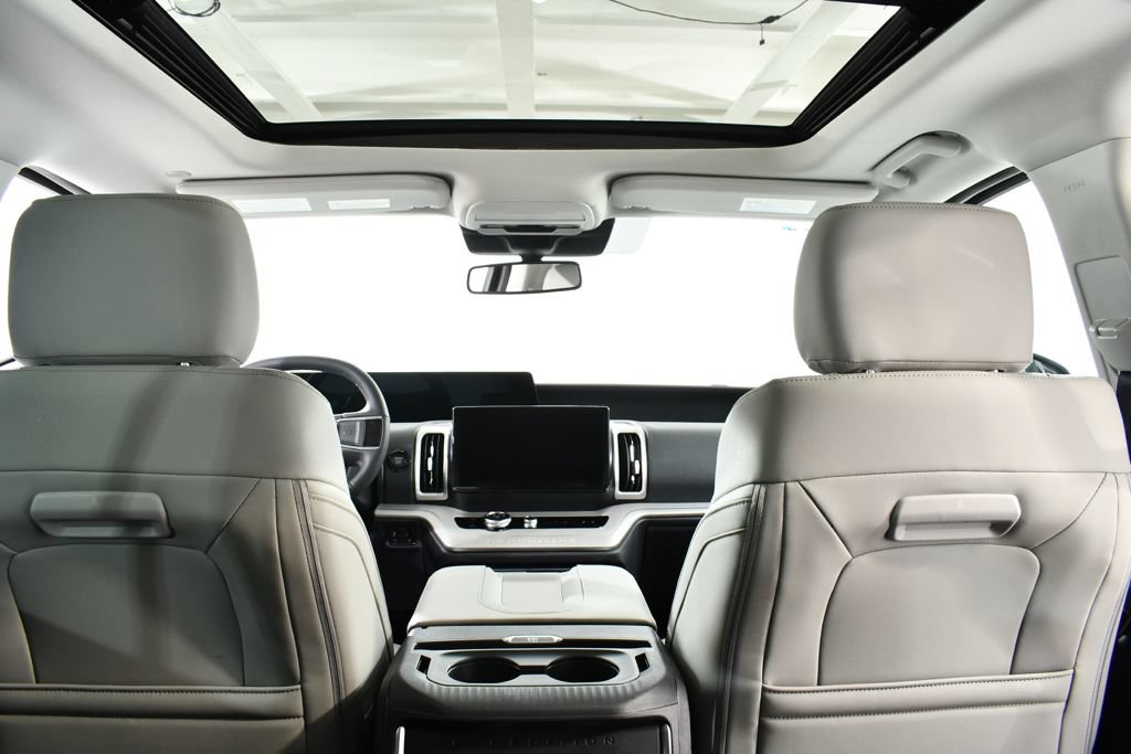 New 2026 Ford Expedition Active AWD/4WD image 17