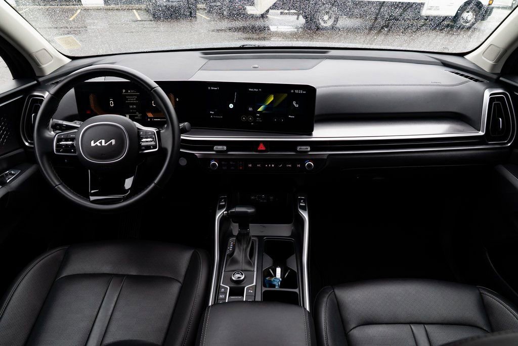 Used 2024 Kia Sorento S FWD image 7