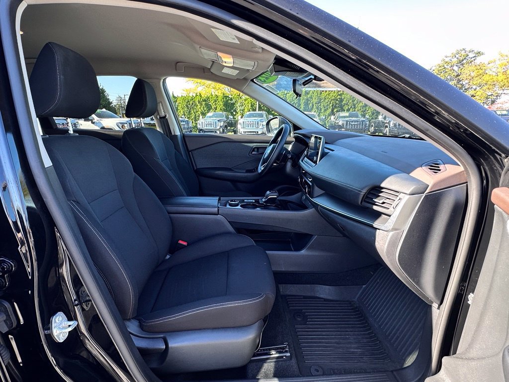 Used 2023 Nissan Rogue S AWD/4WD image 12