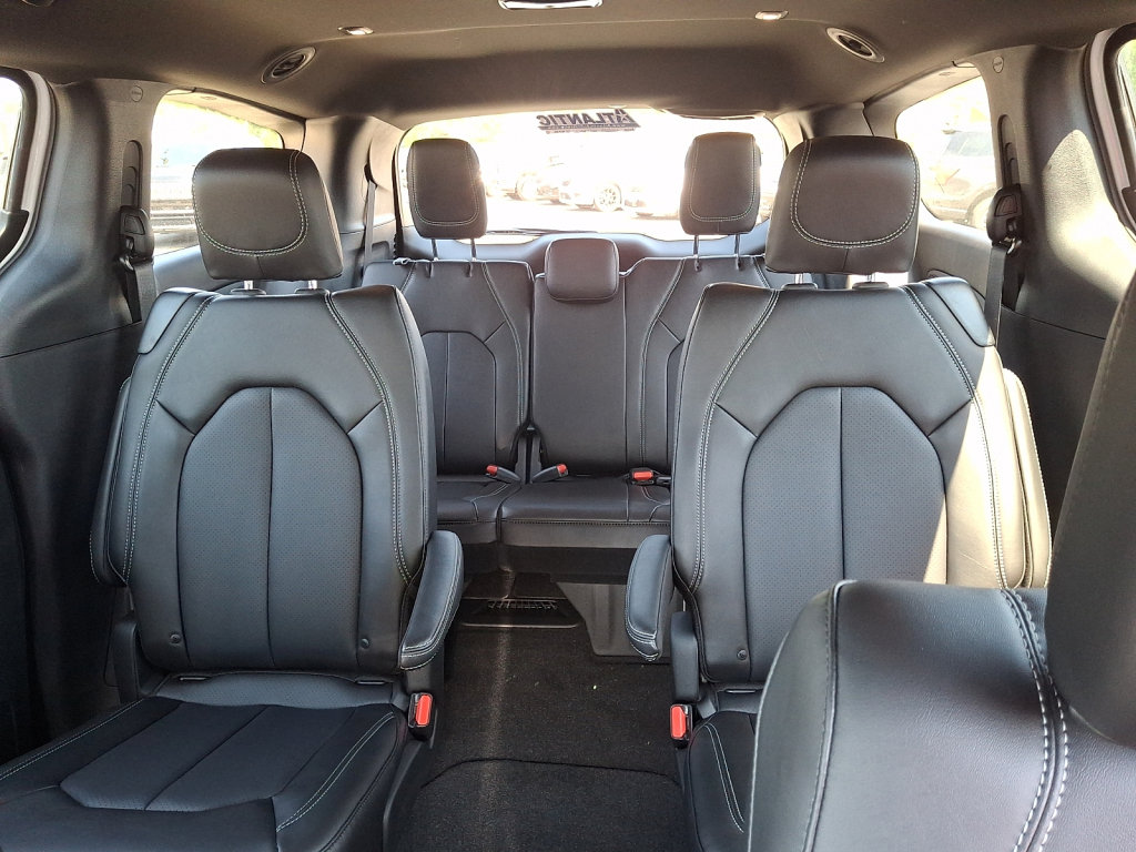 New 2027 Chrysler Pacifica Select AWD/4WD image 13