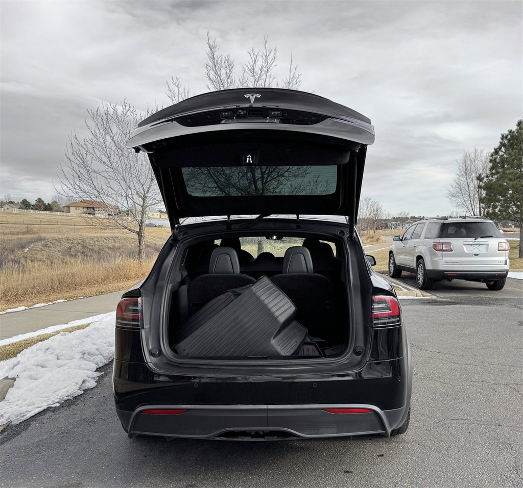 Used 2022 Tesla Model X image 9