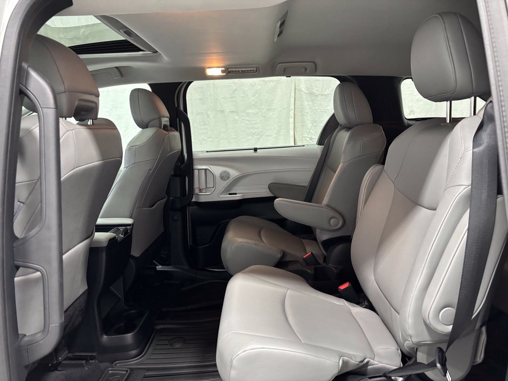 Used 2026 Toyota Sienna XLE AWD/4WD image 49