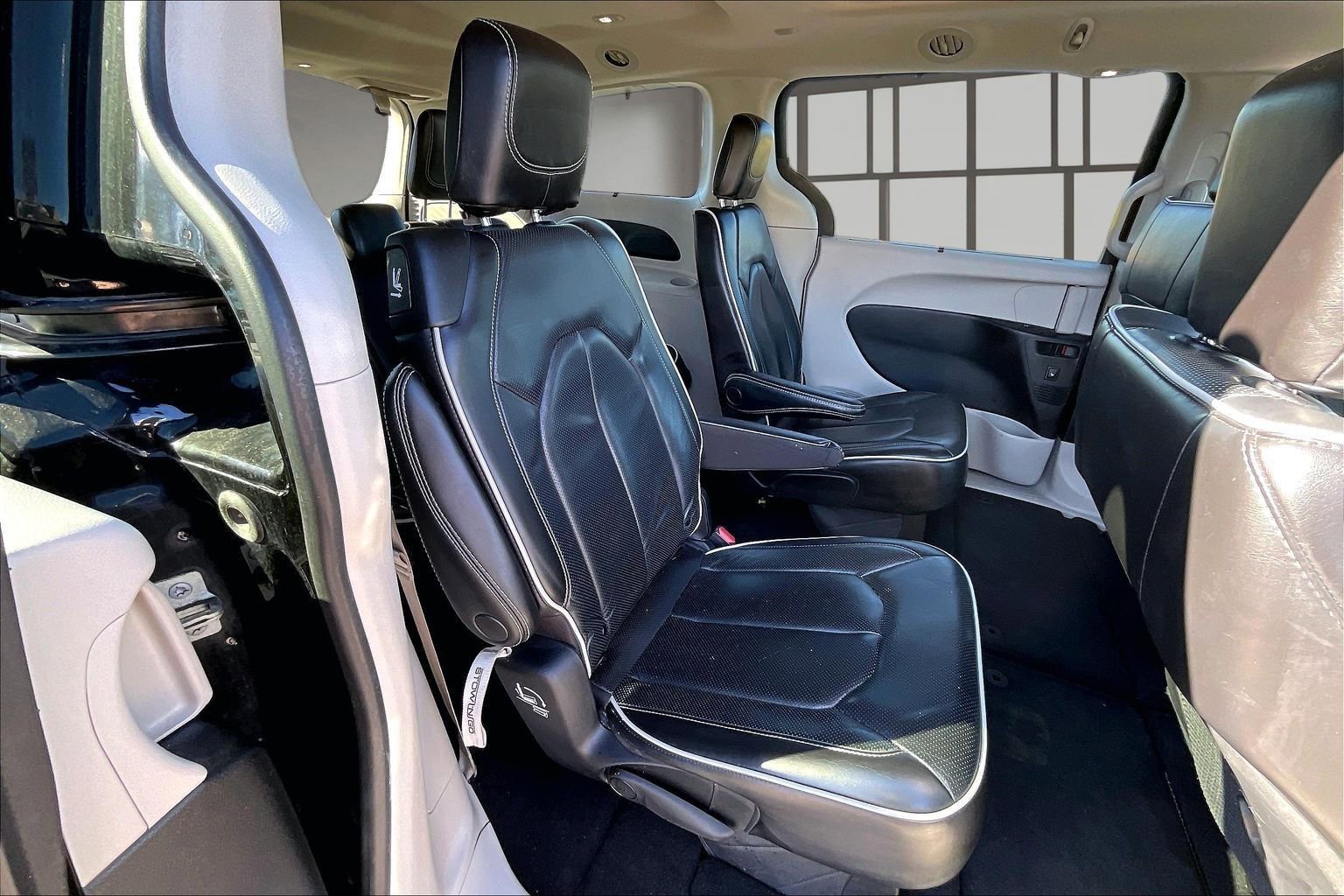 Used 2023 Chrysler Pacifica Limited image 25