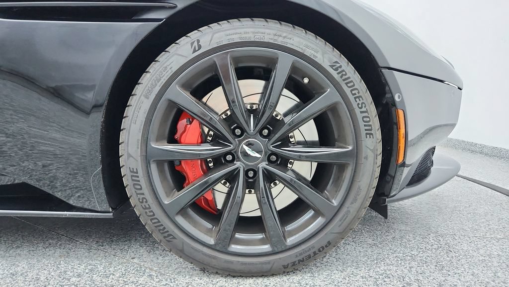 Used 2018 Aston Martin DB11 Coupe RWD image 16