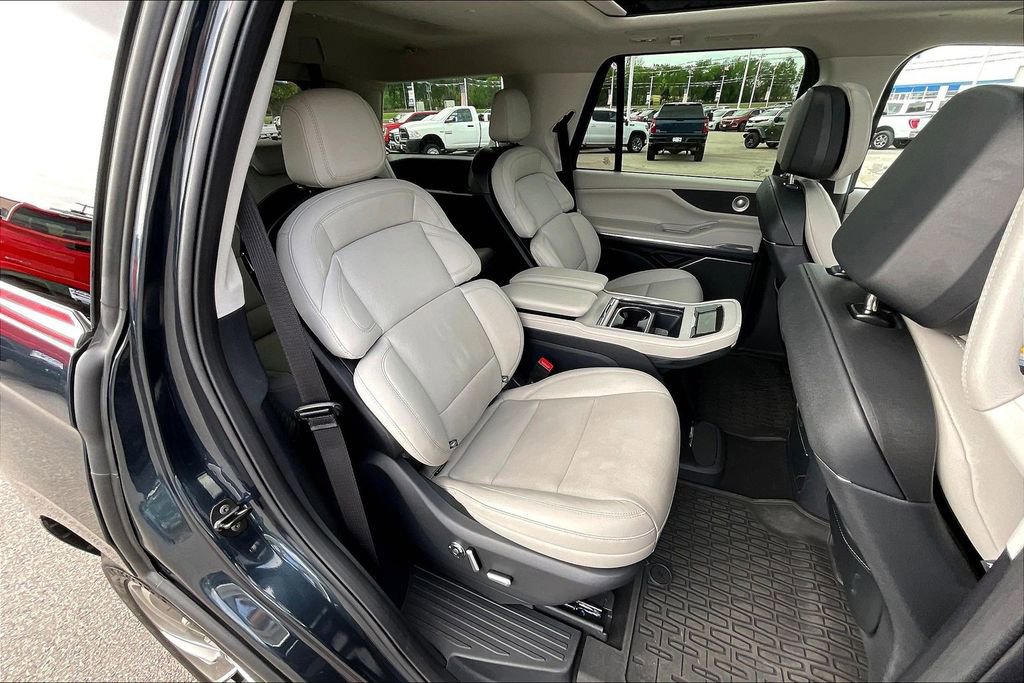 Used 2025 Lincoln Navigator Reserve image 29
