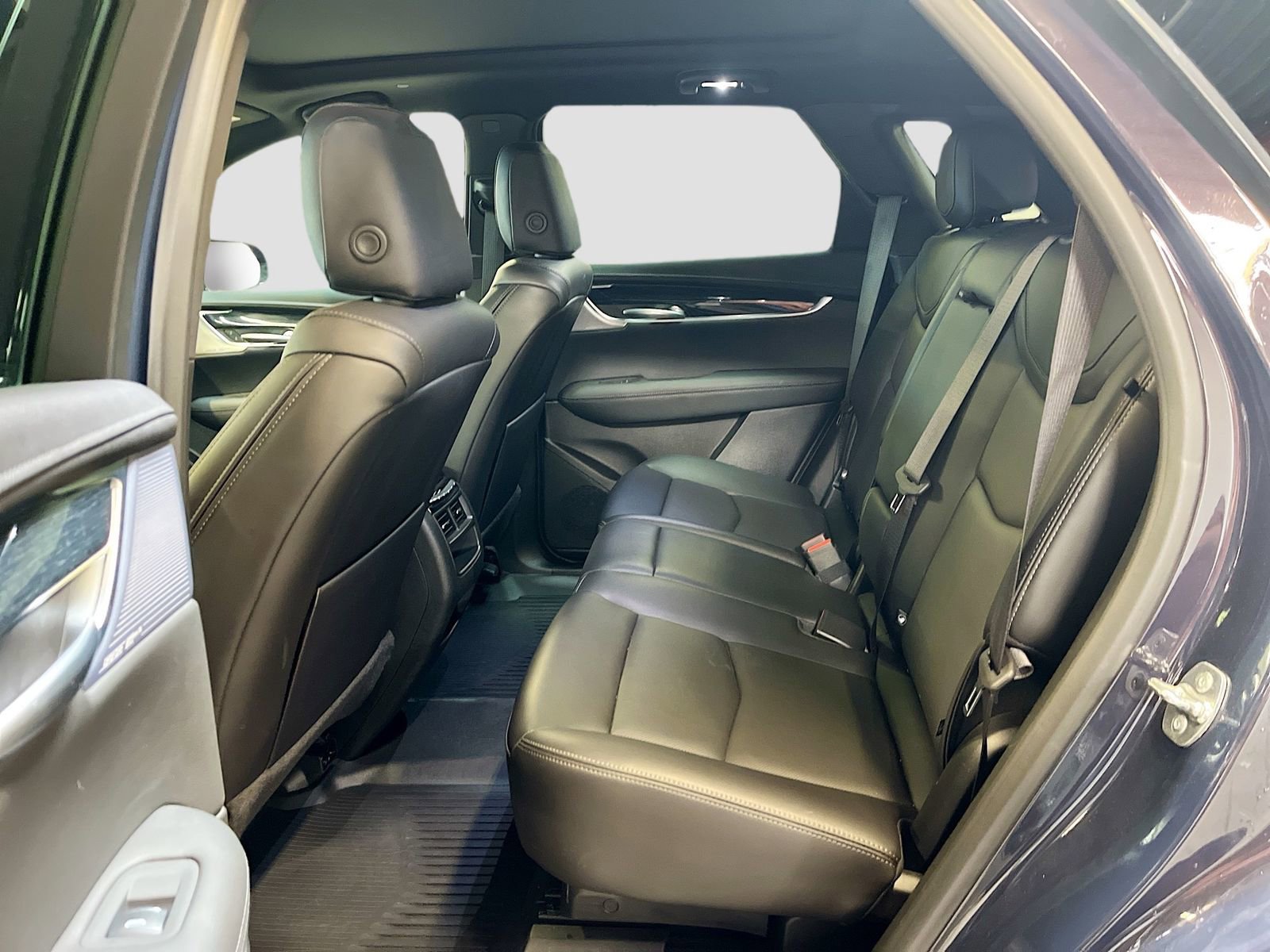 Used 2025 Cadillac XT5 Premium Luxury w/ Technology Package AWD/4WD image 26