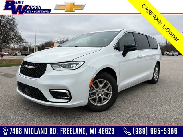 Used 2025 Chrysler Pacifica Select image 1