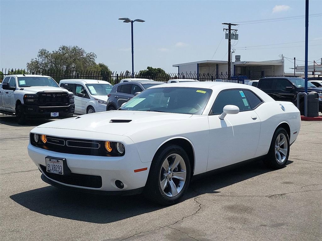 Used 2021 Dodge Challenger SXT w/ Driver Convenience Group RWD image 32