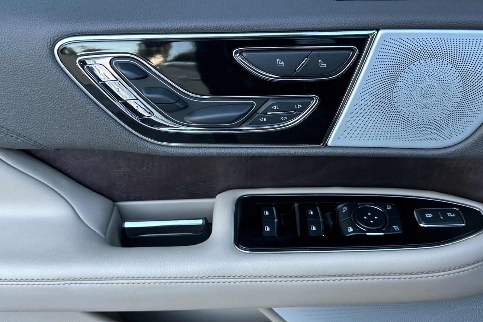 Certified 2024 Lincoln Navigator Reserve image 11