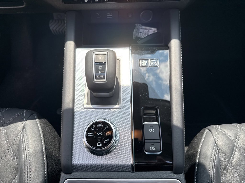 New 2025 Mitsubishi Outlander SEL image 28
