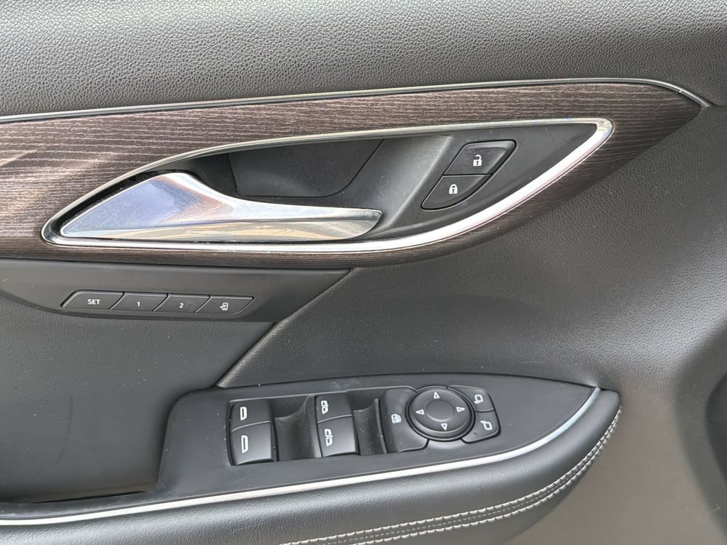 Certified 2022 Buick Envision Avenir w/ Technology Package II FWD image 22