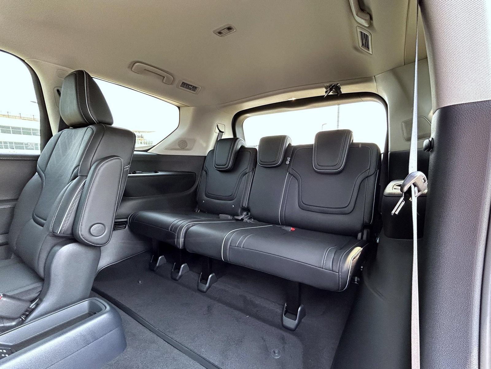 New 2027 INFINITI QX80 Luxe w/ Cargo Package AWD/4WD image 20
