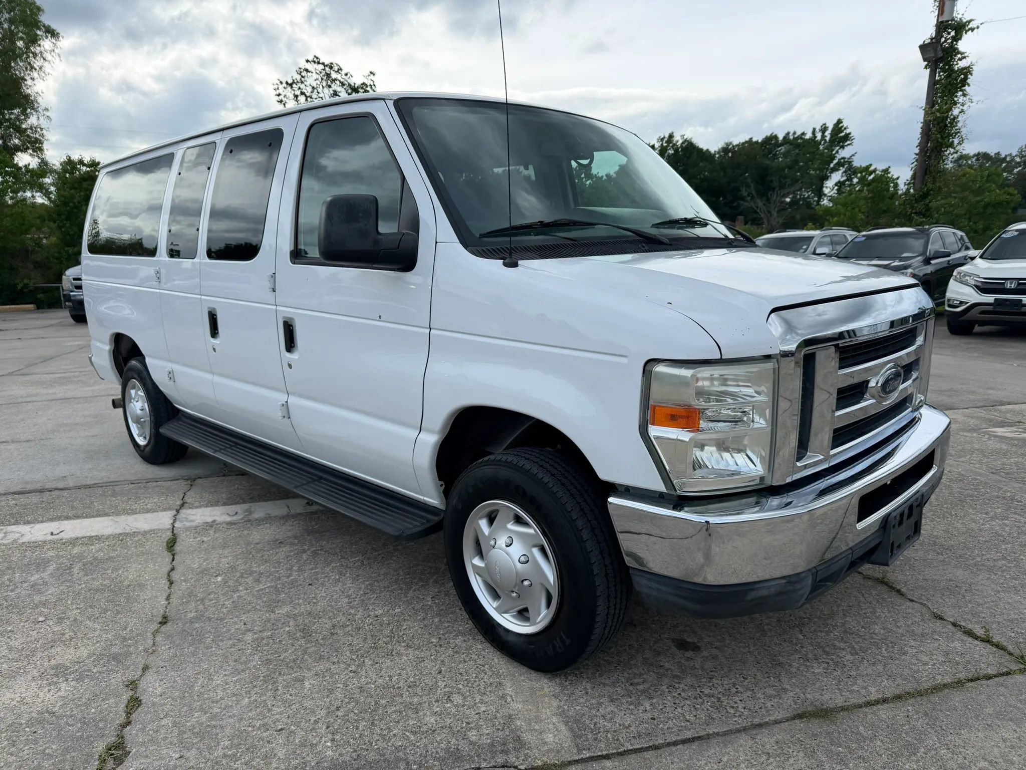 Used 2012 Ford E-350 and Econoline 350 XLT RWD image 7