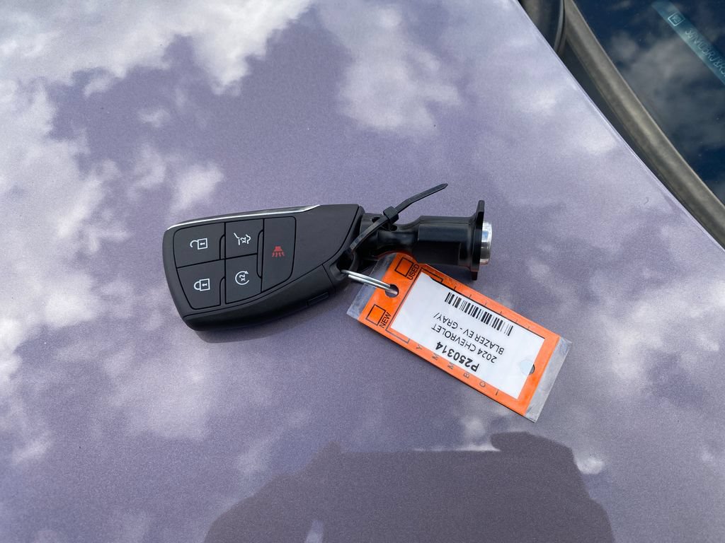Used 2024 Chevrolet Blazer EV LT AWD/4WD image 28